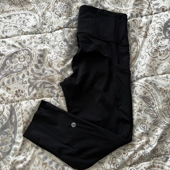 NWOT lululemon Fast & Free Crop 23” - Picture 1 of 3